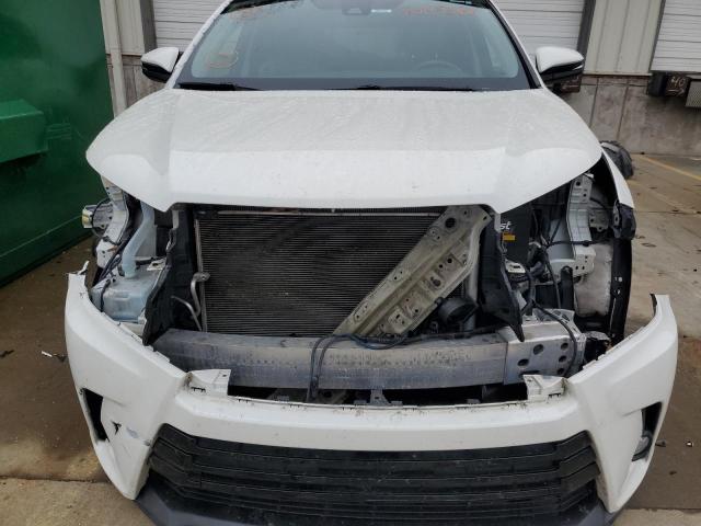 Photo 5 from auction – 2018 TOYOTA HIGHLANDER with VIN 5TDJZRFH5JS554791