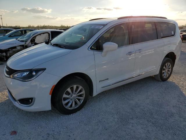 CHRYSLER PACIFICA T 2017 with VIN 2C4RC1BGXHR837838 - Photo from auction