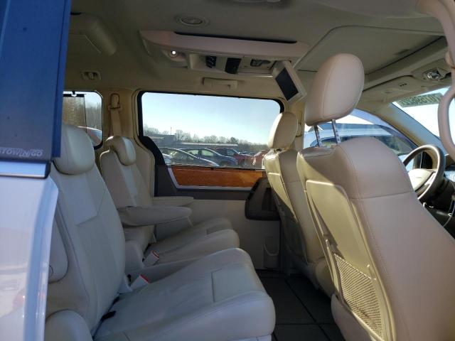 Photo 11 from auction – 2010 CHRYSLER TOWN & COU with VIN 2A4RR6DX0AR136623