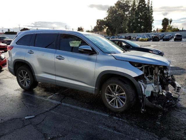 Photo 4 from auction – 2017 TOYOTA HIGHLANDER with VIN 5TDKZRFH8HS508158