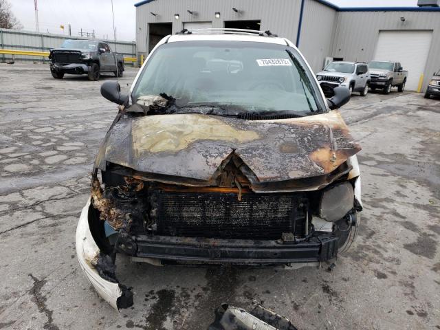 Photo 5 from auction – 2005 CHRYSLER TOWN & COU with VIN 2C8GP64L35R170673