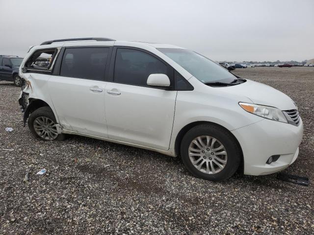 Photo 4 from auction – 2017 TOYOTA SIENNA XLE with VIN 5TDYZ3DC6HS867930
