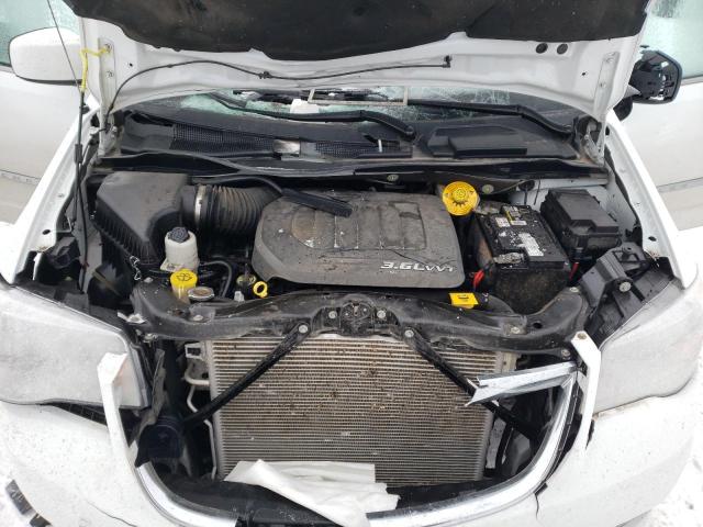 Photo 11 from auction – 2016 CHRYSLER TOWN & COU with VIN 2C4RC1BG4GR157397
