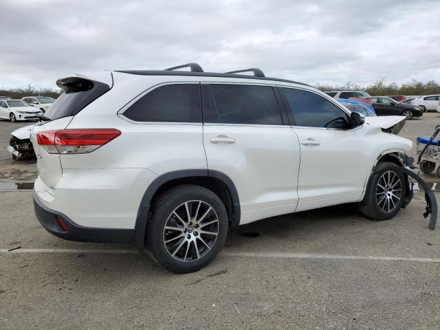 Photo 3 from auction – 2018 TOYOTA HIGHLANDER with VIN 5TDJZRFH5JS536954