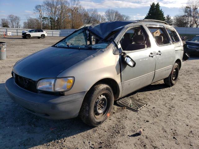 TOYOTA SIENNA LE 1998 with VIN 4T3ZF13C6WU034675 - Photo from auction
