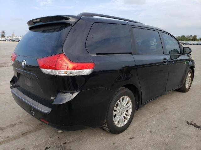 Photo 3 from auction – 2013 TOYOTA SIENNA XLE with VIN 5TDYK3DC8DS375821