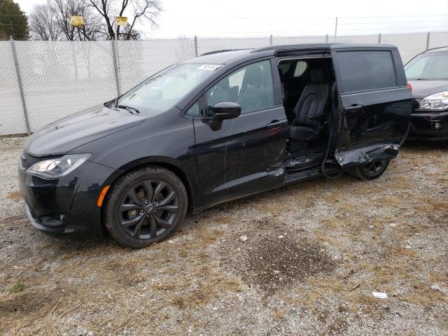 CHRYSLER PACIFICA T 2018 with VIN 2C4RC1EG2JR165131 - Photo from auction