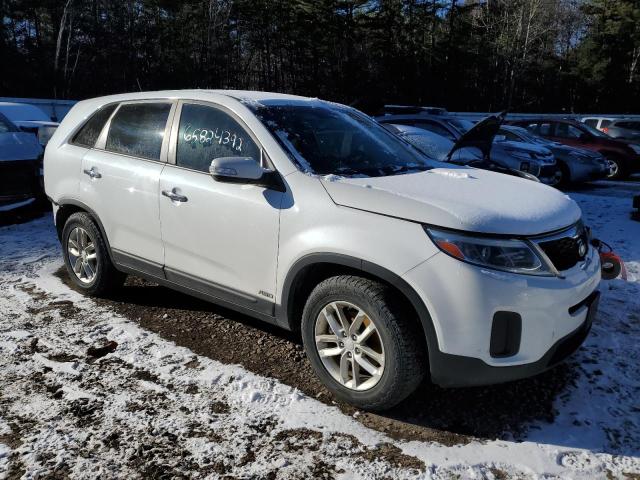 Photo 4 from auction – 2015 KIA SORENTO LX with VIN 5XYKTCA66FG568387