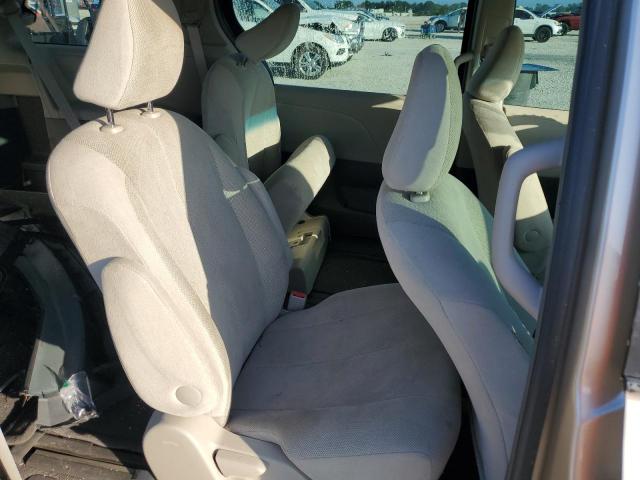Photo 11 from auction – 2011 TOYOTA SIENNA with VIN 5TDZK3DC5BS074750
