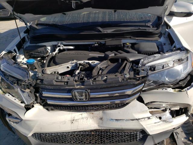 Photo 12 from auction – 2017 HONDA PILOT TOUR with VIN 5FNYF5H94HB023490