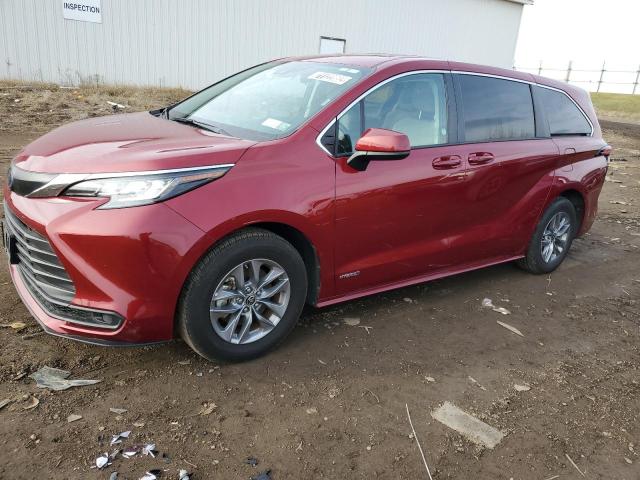 TOYOTA SIENNA LE 2021 with VIN 5TDKRKEC2MS043142 - Photo from auction