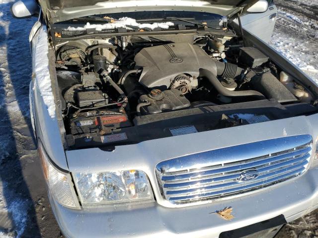 Photo 11 from auction – 2000 FORD CROWN VICT with VIN 2FAFP74W6YX123382