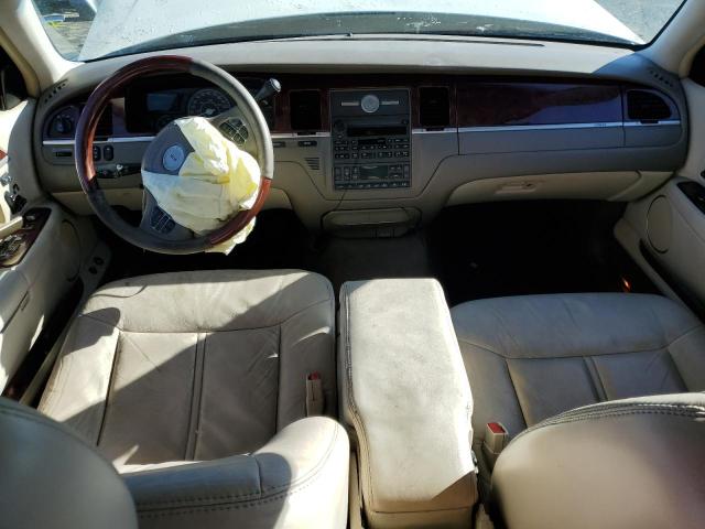 Photo 8 from auction – 2004 LINCOLN TOWN CAR U with VIN 1LNHM83W24Y606599