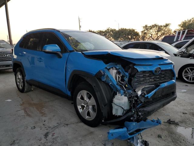 Photo 4 from auction – 2020 TOYOTA RAV4 XLE with VIN JTMW1RFV2LD052189