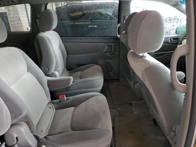 Photo 11 from auction – 2010 TOYOTA SIENNA CE with VIN 5TDKK4CC3AS333937