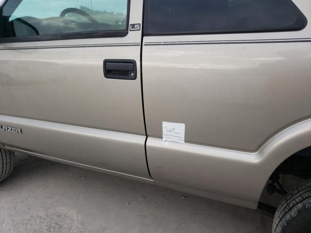 Photo 13 from auction – 2002 CHEVROLET BLAZER with VIN 1GNCS18W02K114679