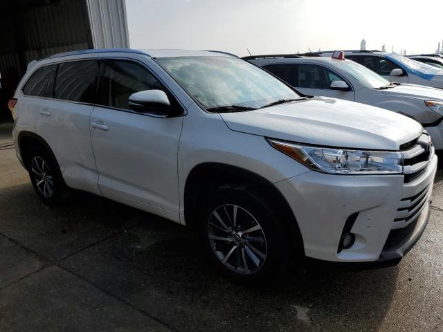 Photo 4 from auction – 2018 TOYOTA HIGHLANDER with VIN 5TDKZRFH2JS539685