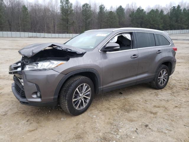 TOYOTA HIGHLANDER 2019 with VIN 5TDKZRFH9KS554637 - Photo from auction