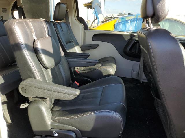 Photo 11 from auction – 2015 CHRYSLER TOWN & COU with VIN 2C4RC1BG3FR565050