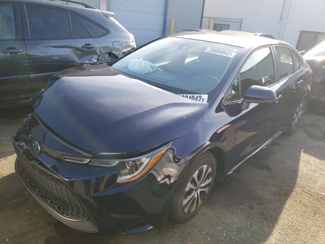 TOYOTA COROLLA LE 2022 with VIN JTDEAMDE1NJ058443 - Photo from auction