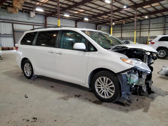 Photo 4 from auction – 2017 TOYOTA SIENNA XLE with VIN 5TDYZ3DC6HS824818
