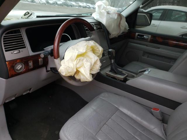 Photo 7 from auction – 2004 LINCOLN NAVIGATOR with VIN 5LMFU28R84LJ00230