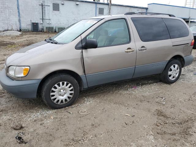 TOYOTA SIENNA LE 1998 with VIN 4T3ZF13C9WU082123 - Photo from auction