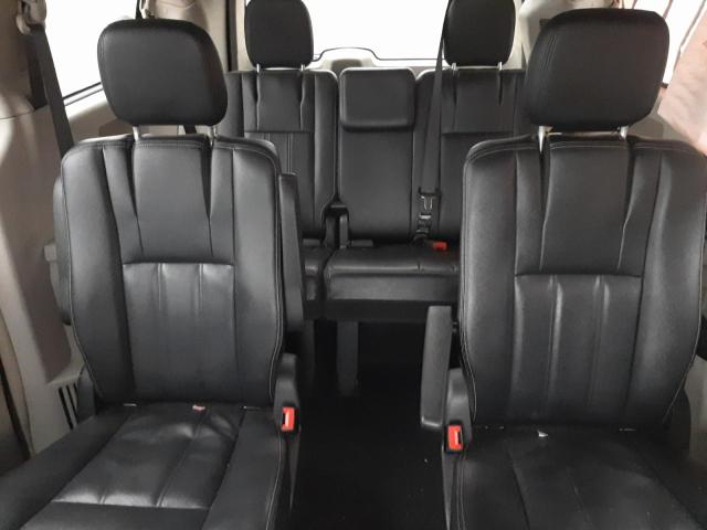 Photo 10 from auction – 2016 CHRYSLER TOWN & COU with VIN 2C4RC1BG3GR110751