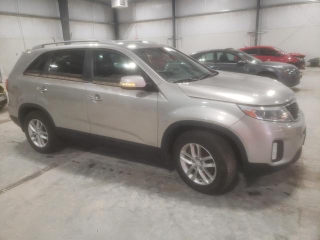 Photo 4 from auction – 2015 KIA SORENTO LX with VIN 5XYKTCA60FG634321
