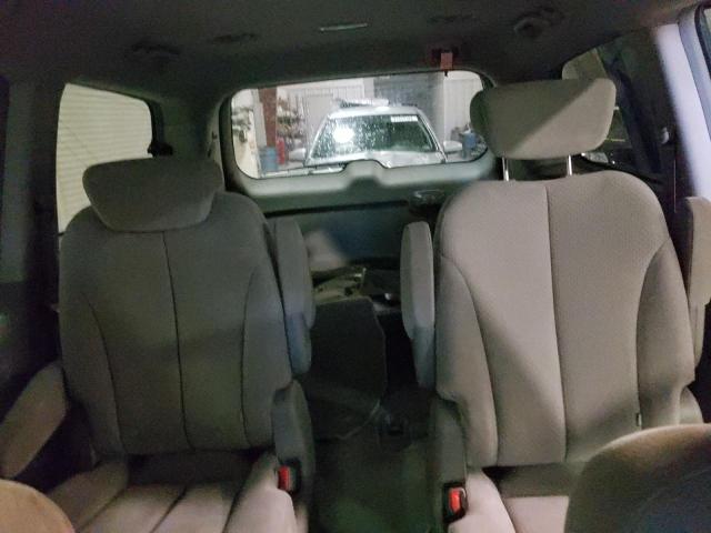 Photo 10 from auction – 2007 HYUNDAI ENTOURAGE with VIN KNDMC233X76033086