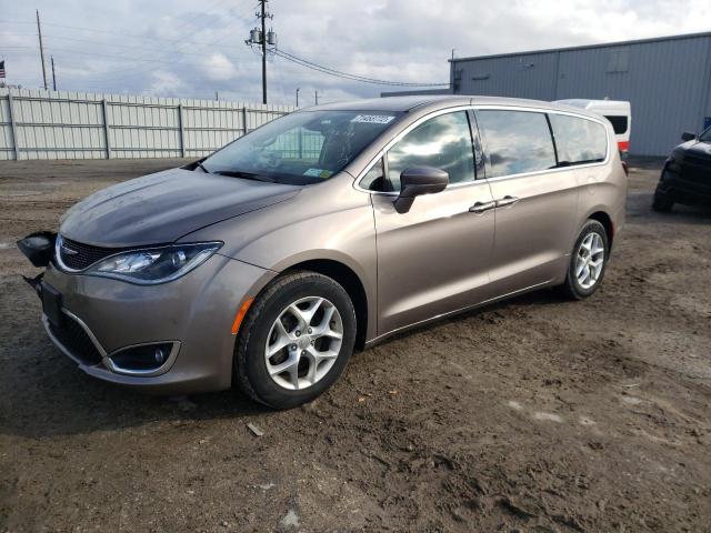 CHRYSLER PACIFICA T 2018 with VIN 2C4RC1FG0JR102933 - Photo from auction