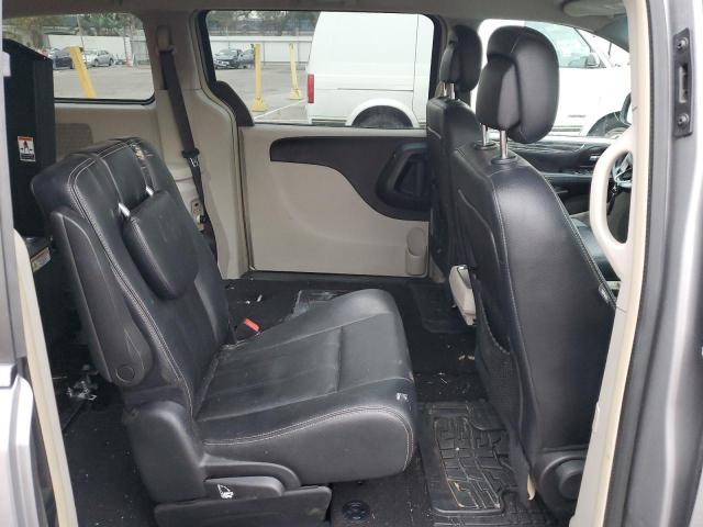 Photo 11 from auction – 2016 CHRYSLER TOWN & COU with VIN 2C4RC1BG2GR301979