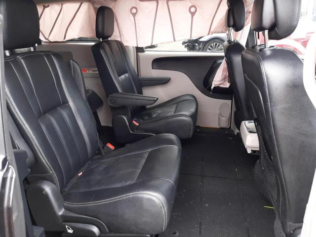 Photo 11 from auction – 2016 CHRYSLER TOWN & COU with VIN 2C4RC1BG3GR110751