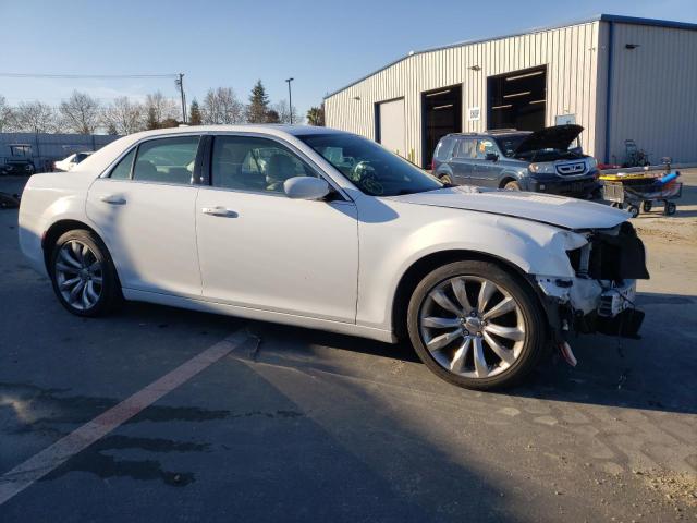 Photo 4 from auction – 2016 CHRYSLER 300 LIMITE with VIN 2C3CCAAGXGH343933