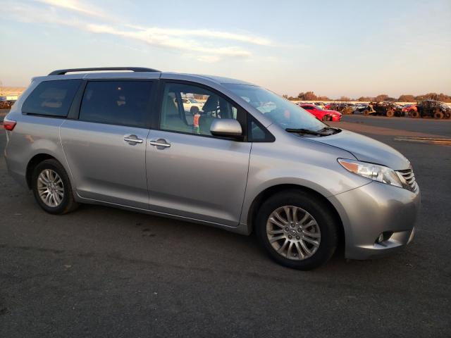 Photo 4 from auction – 2015 TOYOTA SIENNA XLE with VIN 5TDYK3DC7FS579058