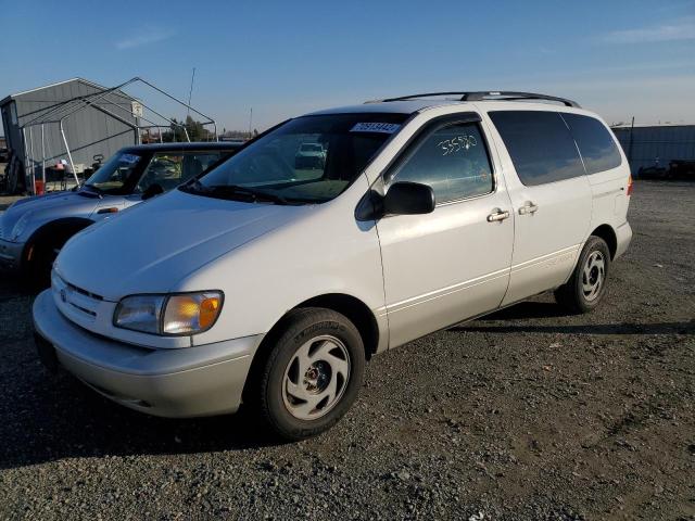 TOYOTA SIENNA 2000 with VIN 4T3ZF13C6YU199063 - Photo from auction