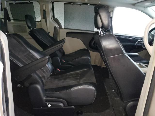 Photo 11 from auction – 2014 CHRYSLER TOWN & COU with VIN 2C4RC1CG6ER249008