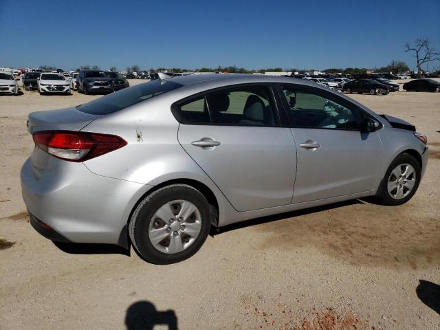 Photo 3 from auction – 2017 KIA FORTE LX with VIN 3KPFK4A7XHE016247