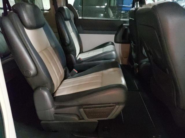 Photo 11 from auction – 2010 CHRYSLER TOWN & COU with VIN 2A4RR8D11AR479836