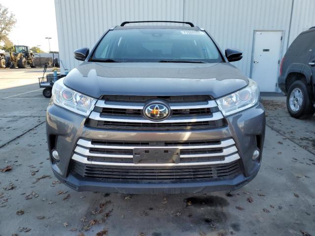 Photo 5 from auction – 2018 TOYOTA HIGHLANDER with VIN 5TDKZRFH2JS530453