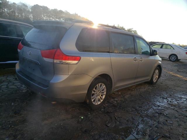 Photo 3 from auction – 2011 TOYOTA SIENNA XLE with VIN 5TDYK3DC7BS071781