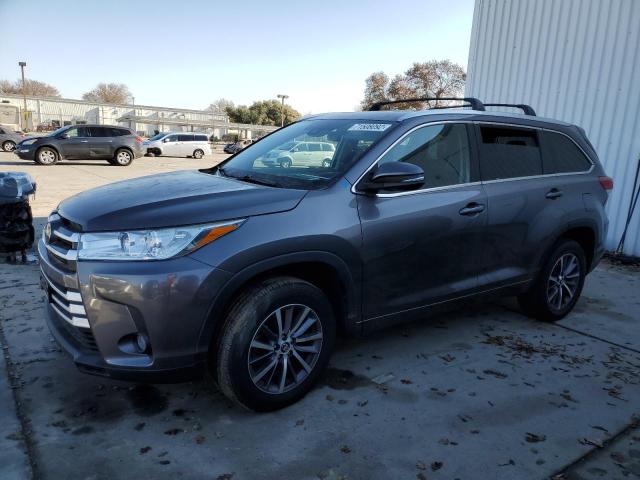 TOYOTA HIGHLANDER 2018 with VIN 5TDKZRFH2JS530453 - Photo from auction