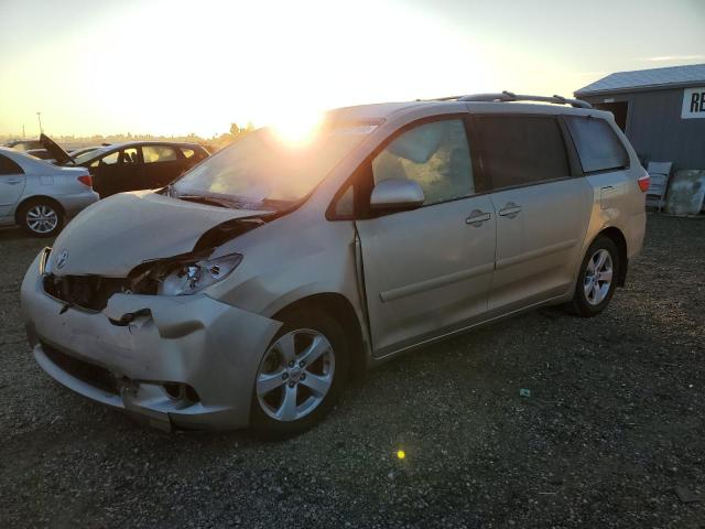 TOYOTA SIENNA LE 2017 with VIN 5TDKZ3DC1HS798344 - Photo from auction