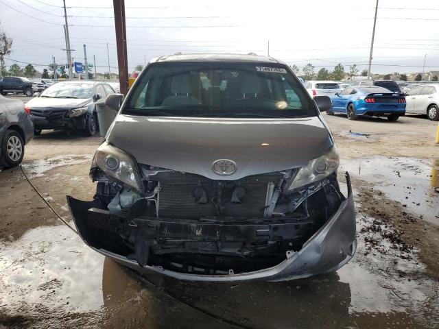 Photo 5 from auction – 2017 TOYOTA SIENNA LE with VIN 5TDKZ3DC0HS812895