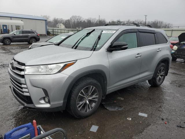 TOYOTA HIGHLANDER 2018 with VIN 5TDBZRFH3JS868668 - Photo from auction