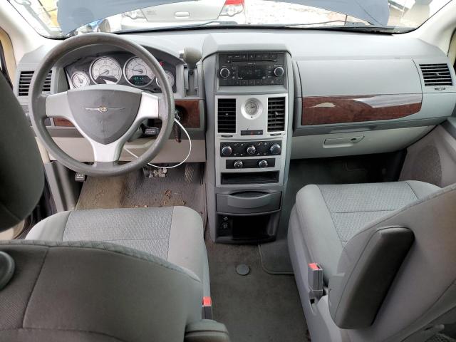 Photo 8 from auction – 2010 CHRYSLER TOWN & COU with VIN 2A4RR2D19AR421728