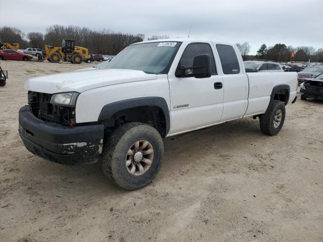 CHEVROLET SILVERADO 2004 with VIN 1GCHC29UX4E268610 - Photo from auction
