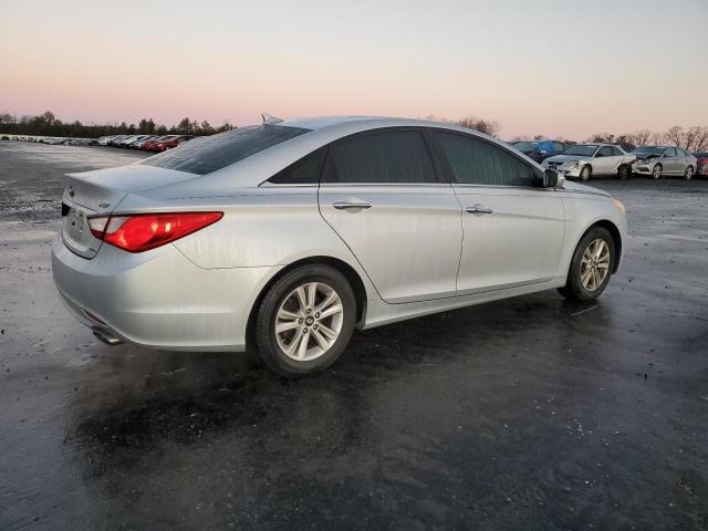 Photo 3 from auction – 2011 HYUNDAI SONATA SE with VIN 5NPEC4AB7BH192446