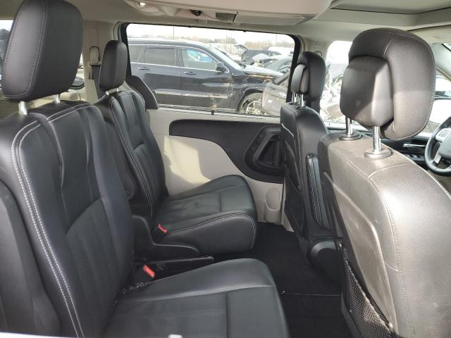 Photo 11 from auction – 2016 CHRYSLER TOWN & COU with VIN 2C4RC1CG3GR167093