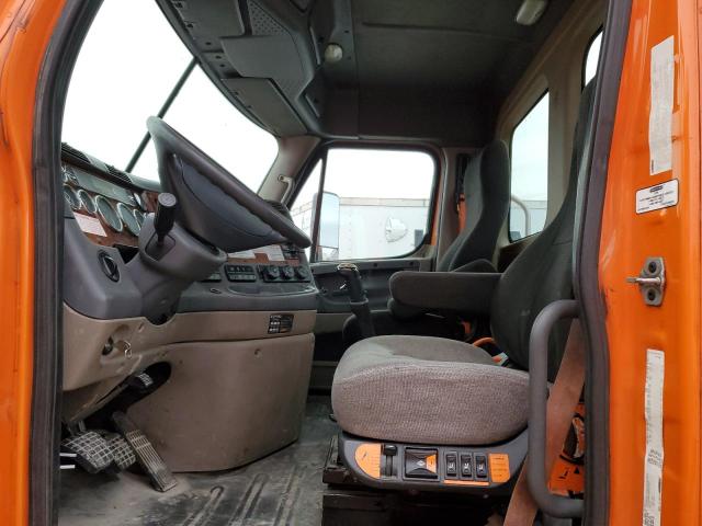 Photo 7 from auction – 2011 FREIGHTLINER CASCADIA 1 with VIN 1FUGGBDV2BSAZ2369